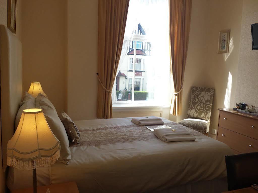 兰迪德诺 Ascot House (Adults Only)酒店 外观 照片